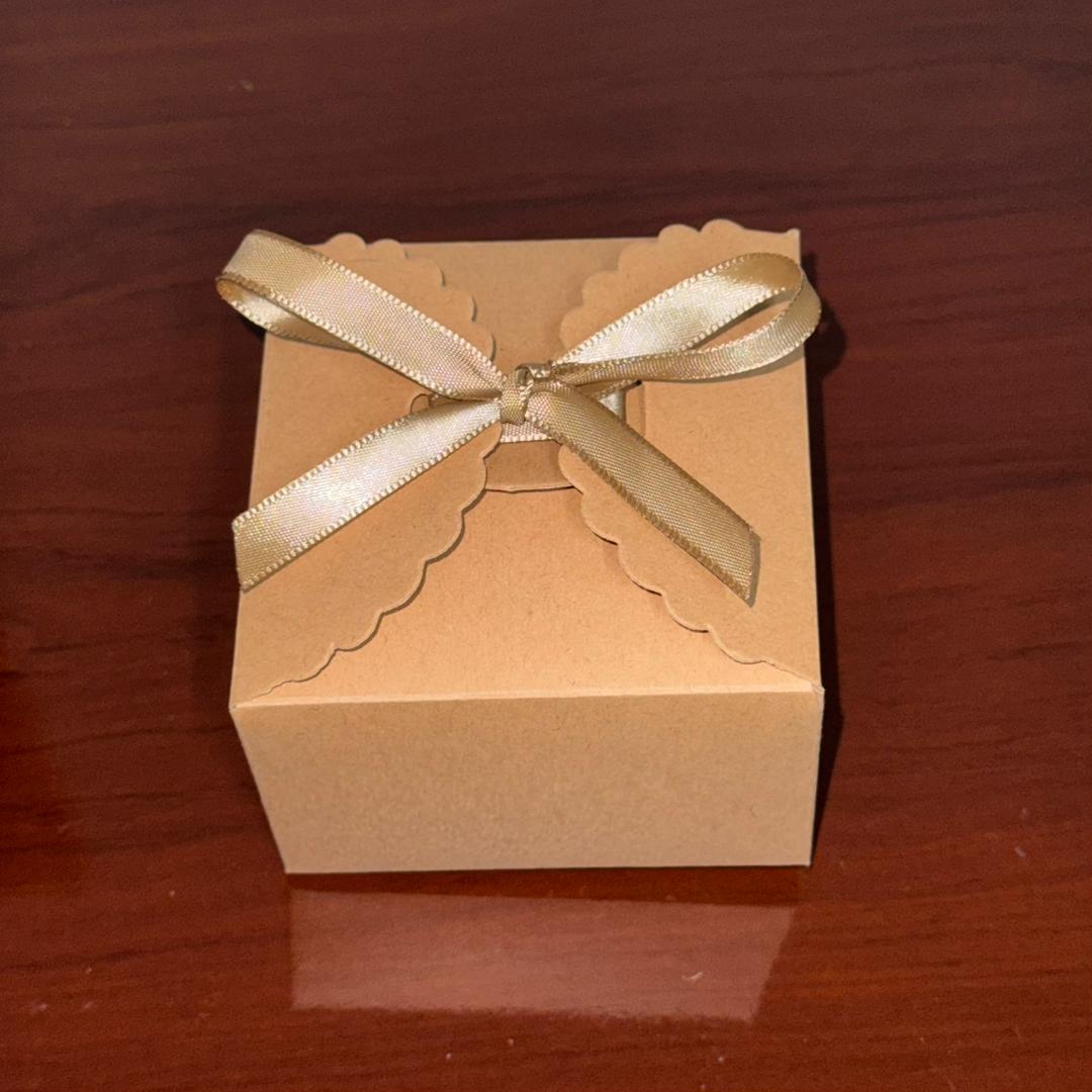 Caja con cinta