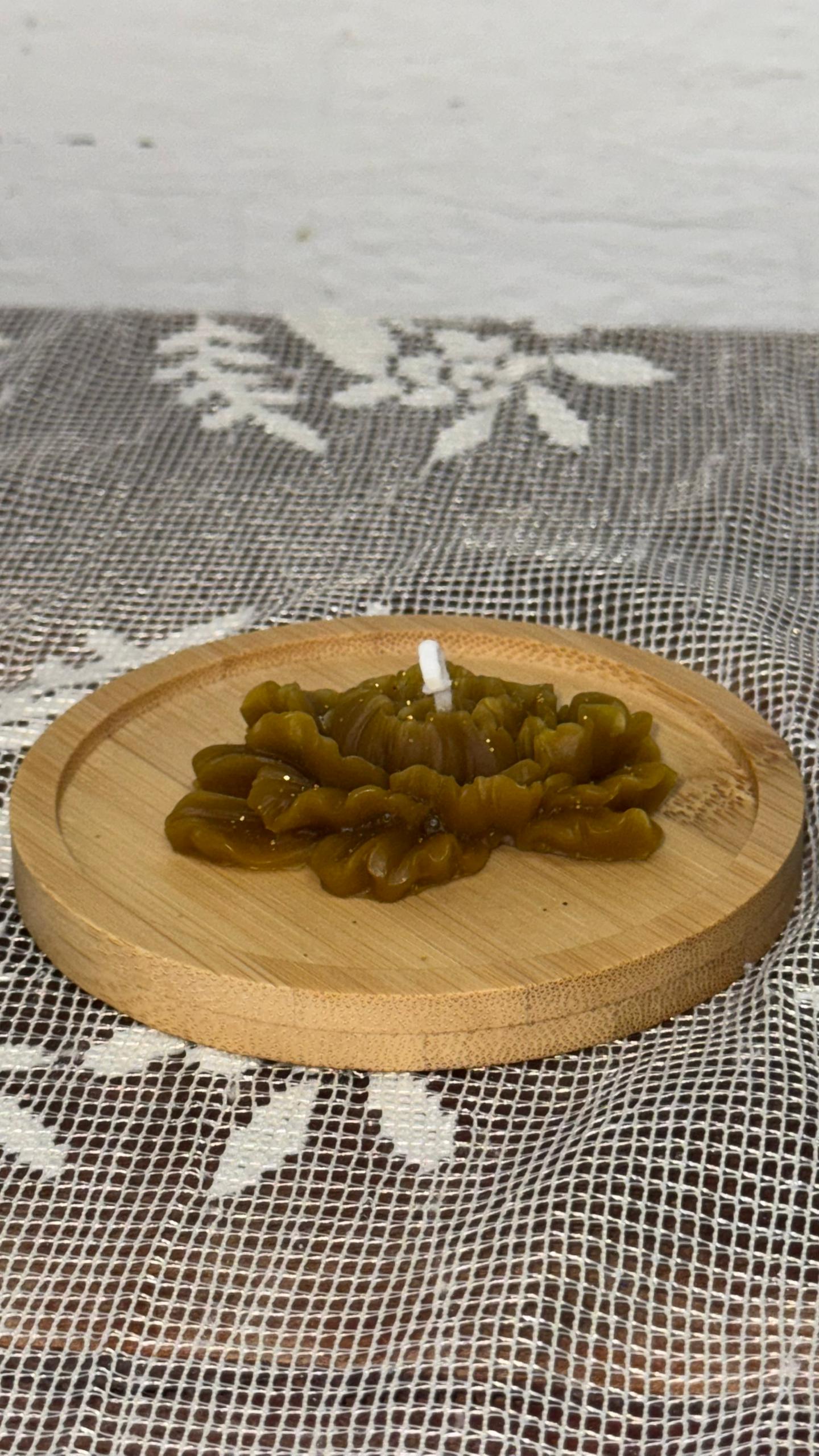 Vela natural de flor peonia abierta
