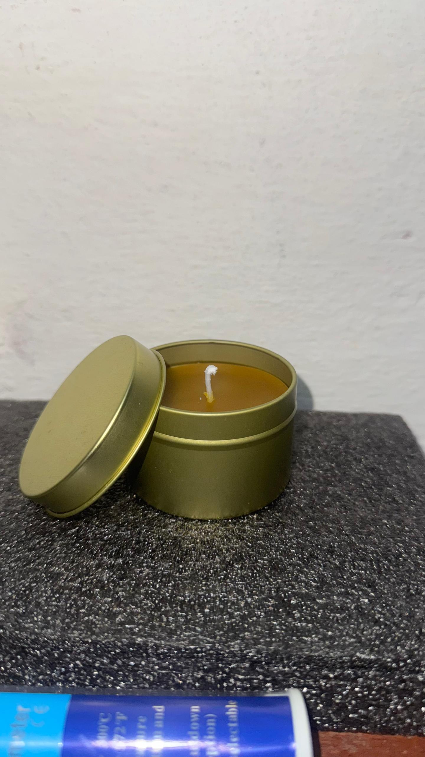 Vela natural de tarro dorado liso